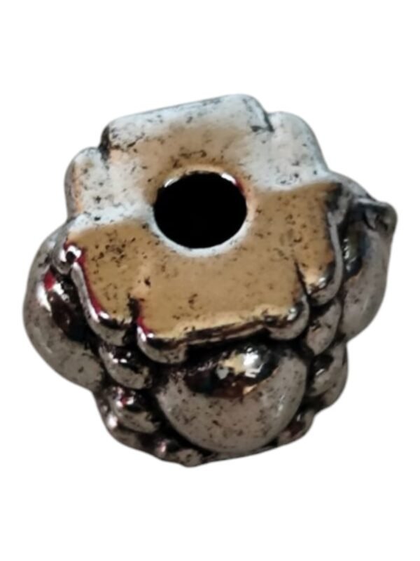 11 pcs Stainless steel circular patterned, 7.2 x 5.8 x 4.6mm, 1.8mm hole - Image 2