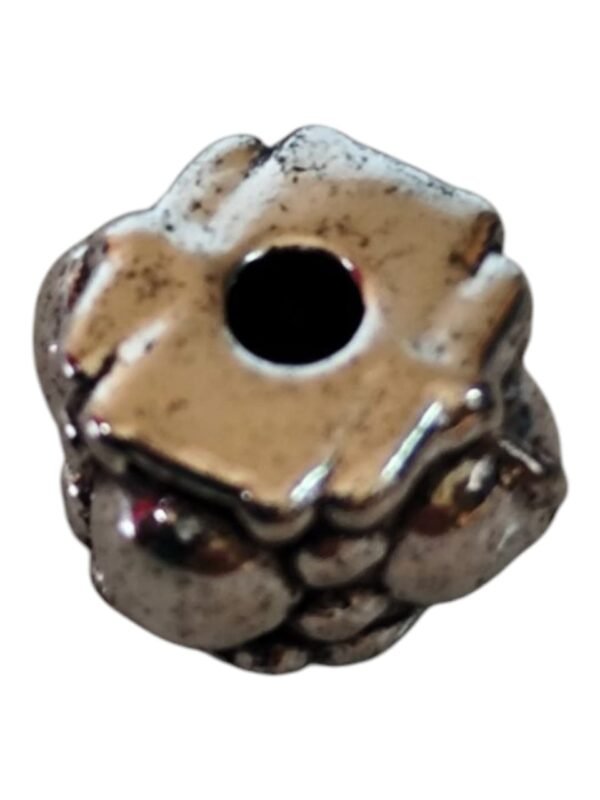 11 pcs Stainless steel circular patterned, 7.2 x 5.8 x 4.6mm, 1.8mm hole