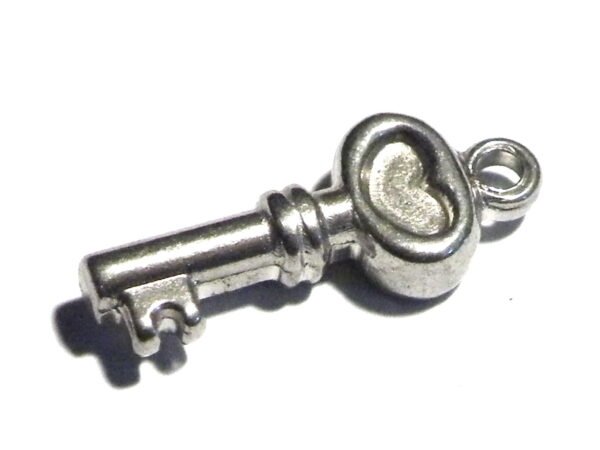 Key charm in stainless steel 19mm